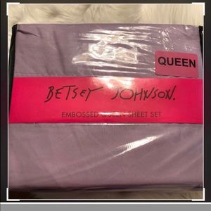 Betsey Johnson Bedding - BETSEY JOHNSON LAVENDER QUEEN SHEETS SET Betsey Johnson Bedding - BETSEY JOHNSON LAVENDER QUEEN SHEETS SET